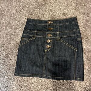 vintage DKNY Dark wash denim mini skirt with button detailing